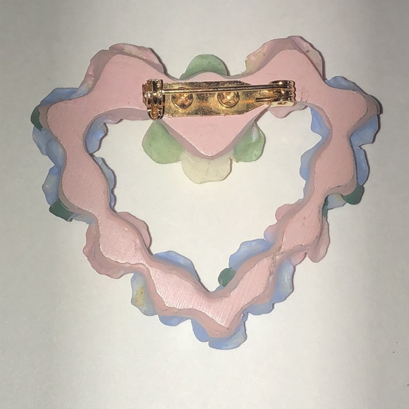 Floral Boho Vintage Heart Brooch with Pastel Roses - Picture 5 of 5